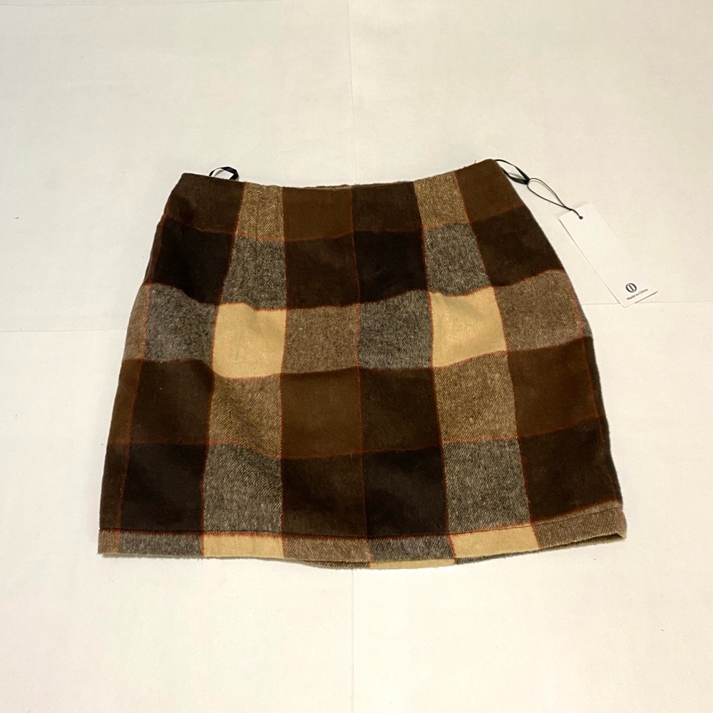 38. Chic Checkered Mini Skirt in Brown and Tan - Picture 2 of 8